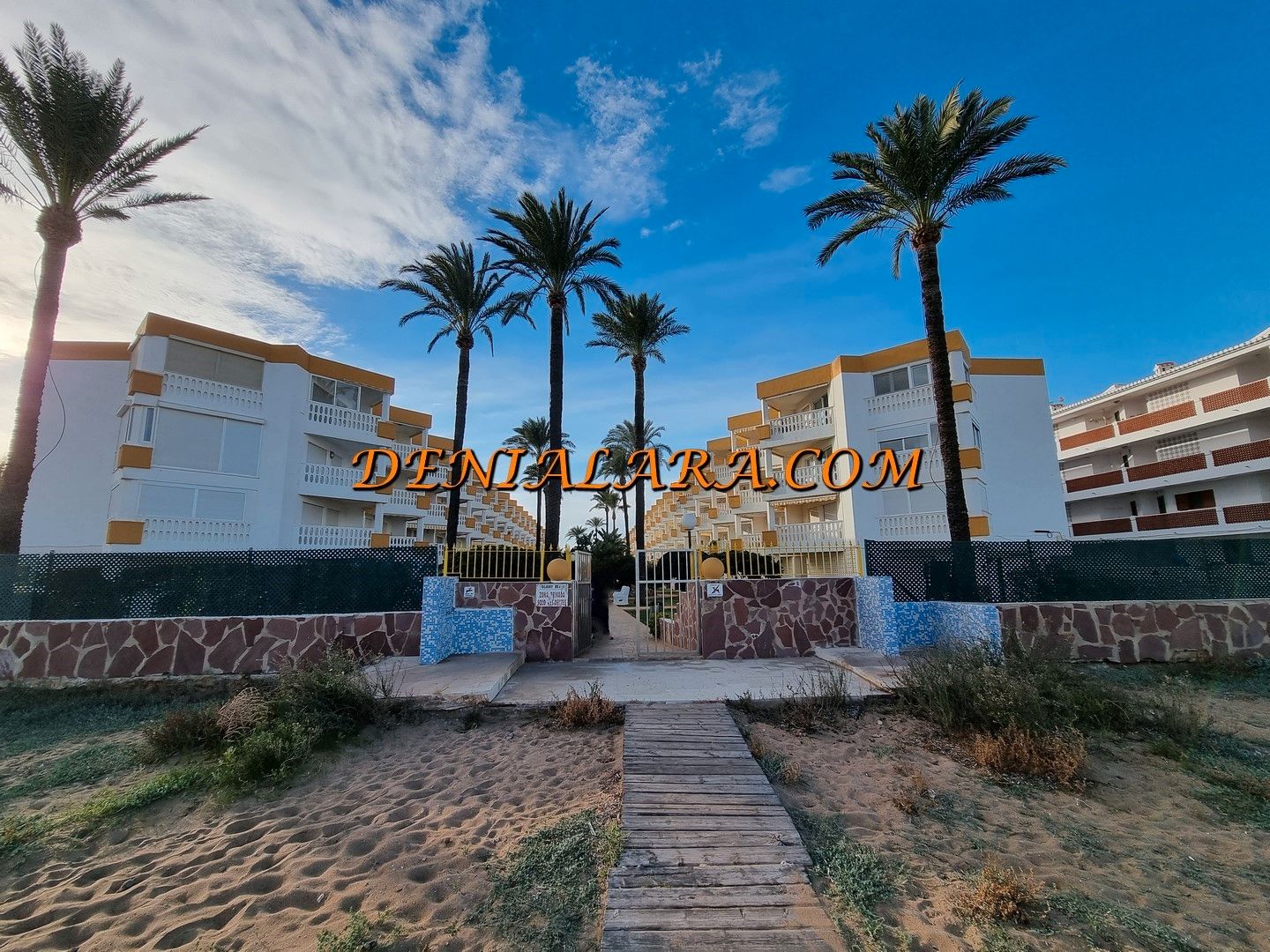 Vista exterior de Apartament en venda en Dénia amb Aire condicionat, Moblat i Piscina comunitària