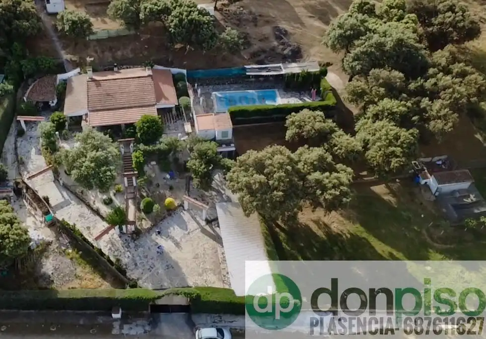 Country homes for sale in Malpartida de Plasencia  with Private garden and Swimming Pool