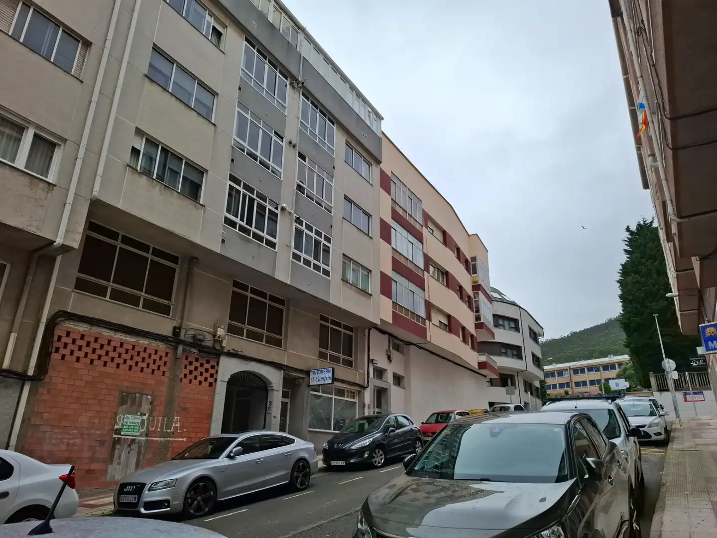 Vista exterior de Local en venda en Burela amb Moblat