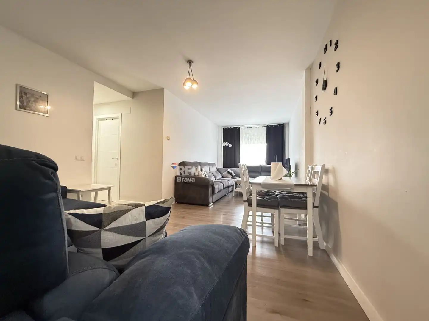 Living room of Flat for sale in La Jonquera  with Parquet flooring, Storage room and Furnished