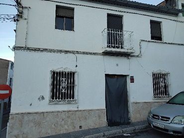 House for sale in Güevéjar