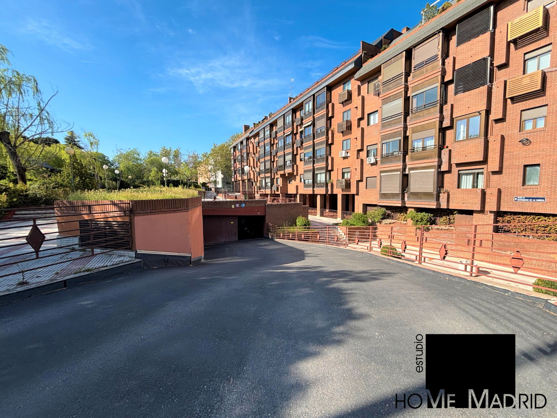 Exterior view of Garage for sale in  Madrid Capital  with Alarm