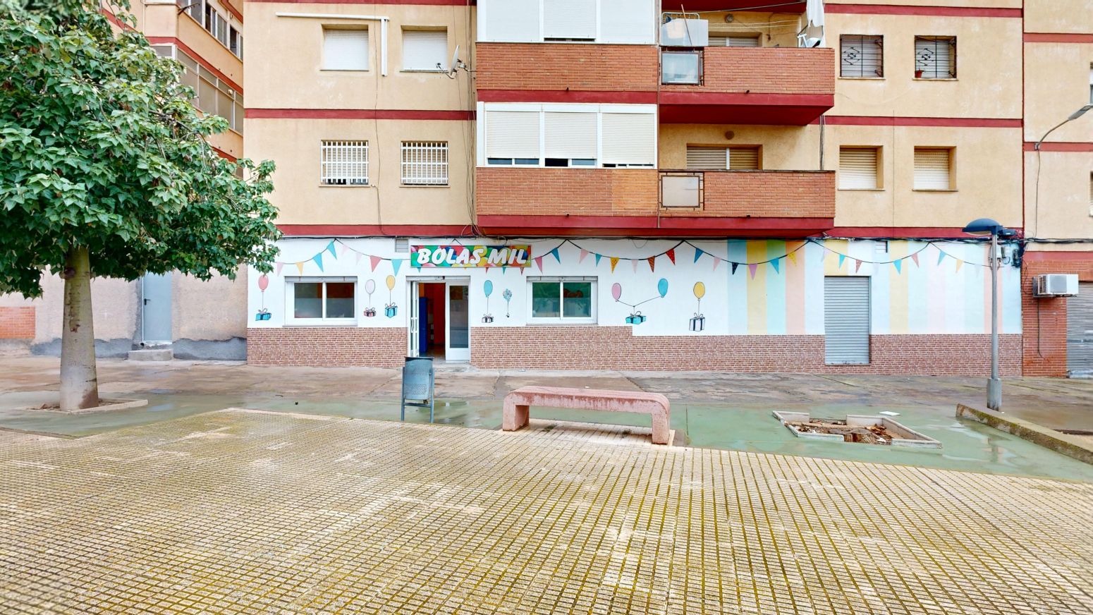 Vista exterior de Local en venda en La Unión