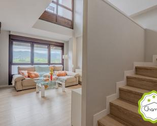 Sala d'estar de Dúplex en venda en Santurtzi  amb Calefacció, Terrassa i Traster