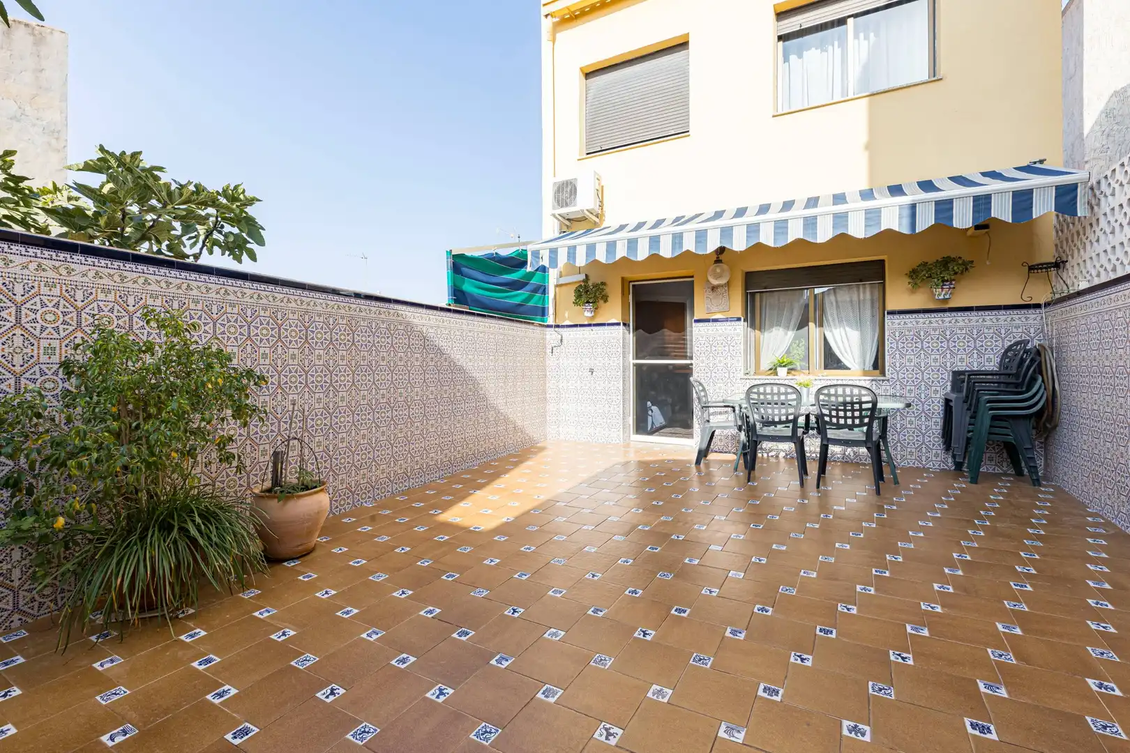 Reihenhaus mit Terrasse zum Verkauf in Casco Urbano, imagen 2