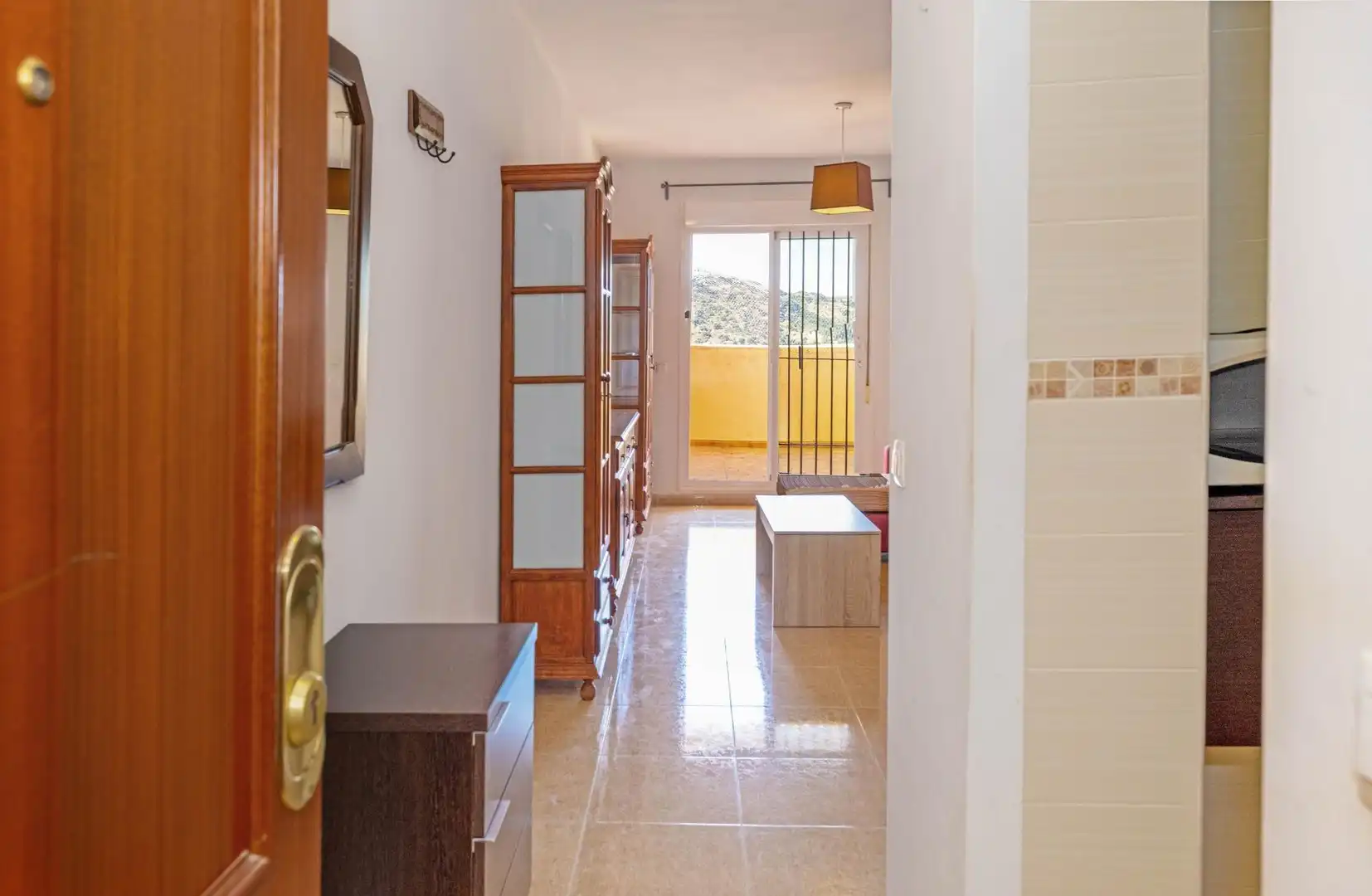 Wohnung zum Verkauf in Almogía mit Klimaanlage, Terrasse und Abstellraum