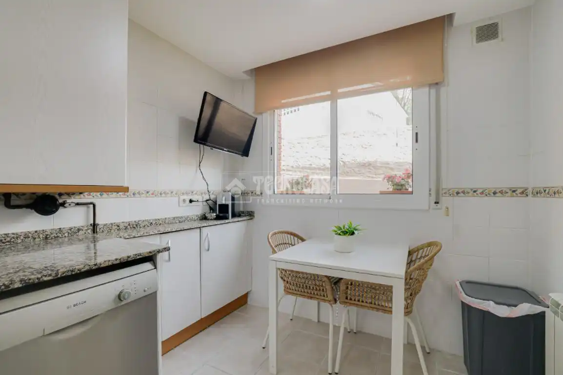 Küche von Einfamilien-Reihenhaus zum Verkauf in Terrassa mit Klimaanlage, Heizung und Terrasse