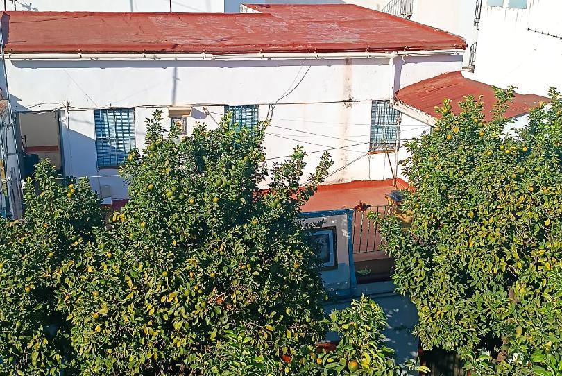 Photo 1 of Single-family semi-detached for sale in Calle Ángel Solans, Barrio León, Sevilla