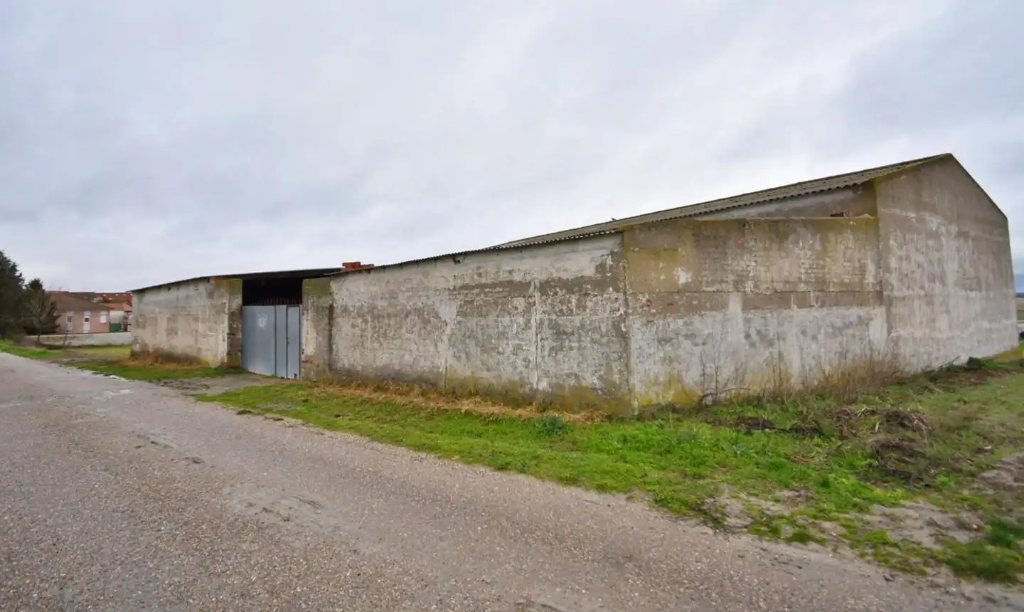 Außenansicht von Fabrikhallen zum Verkauf in Fuente de Santa Cruz