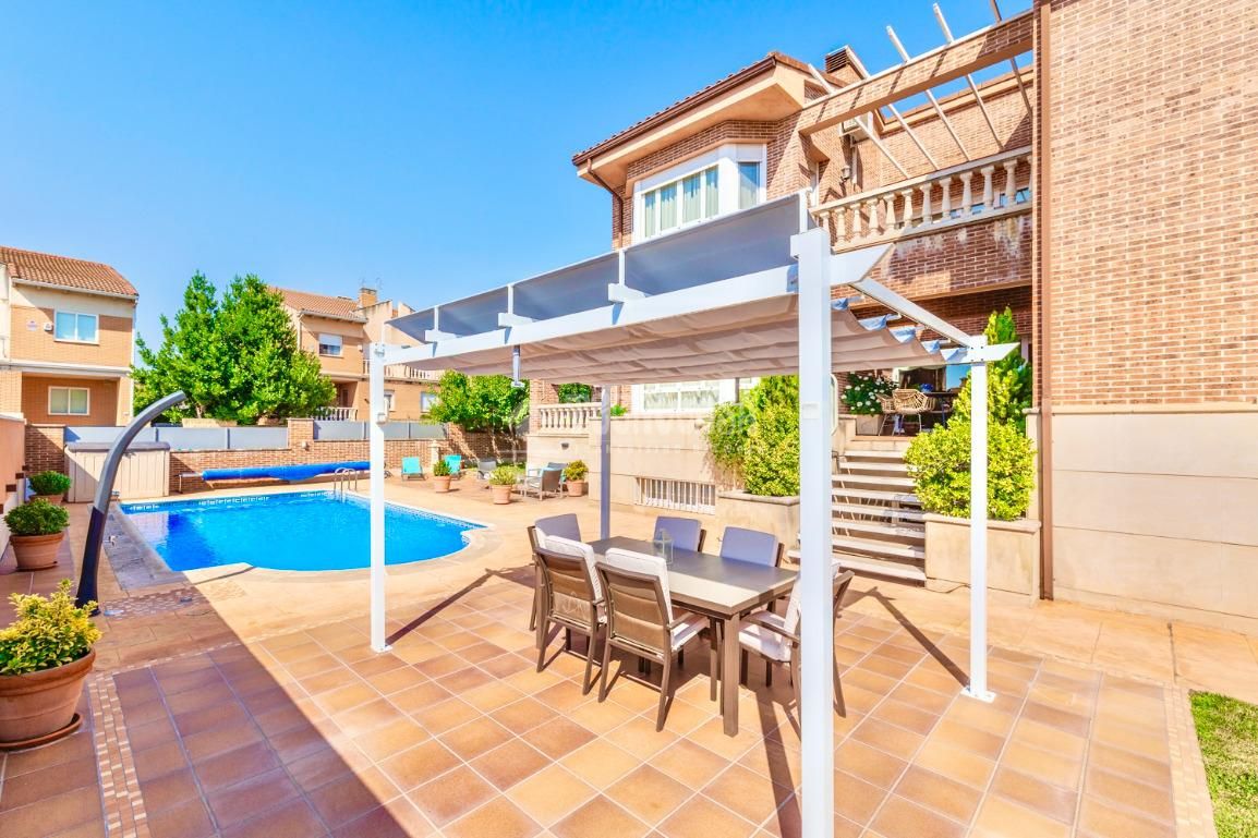 Garden of House or chalet for sale in Cabanillas del Campo  with Air Conditioner, Heating and Private garden