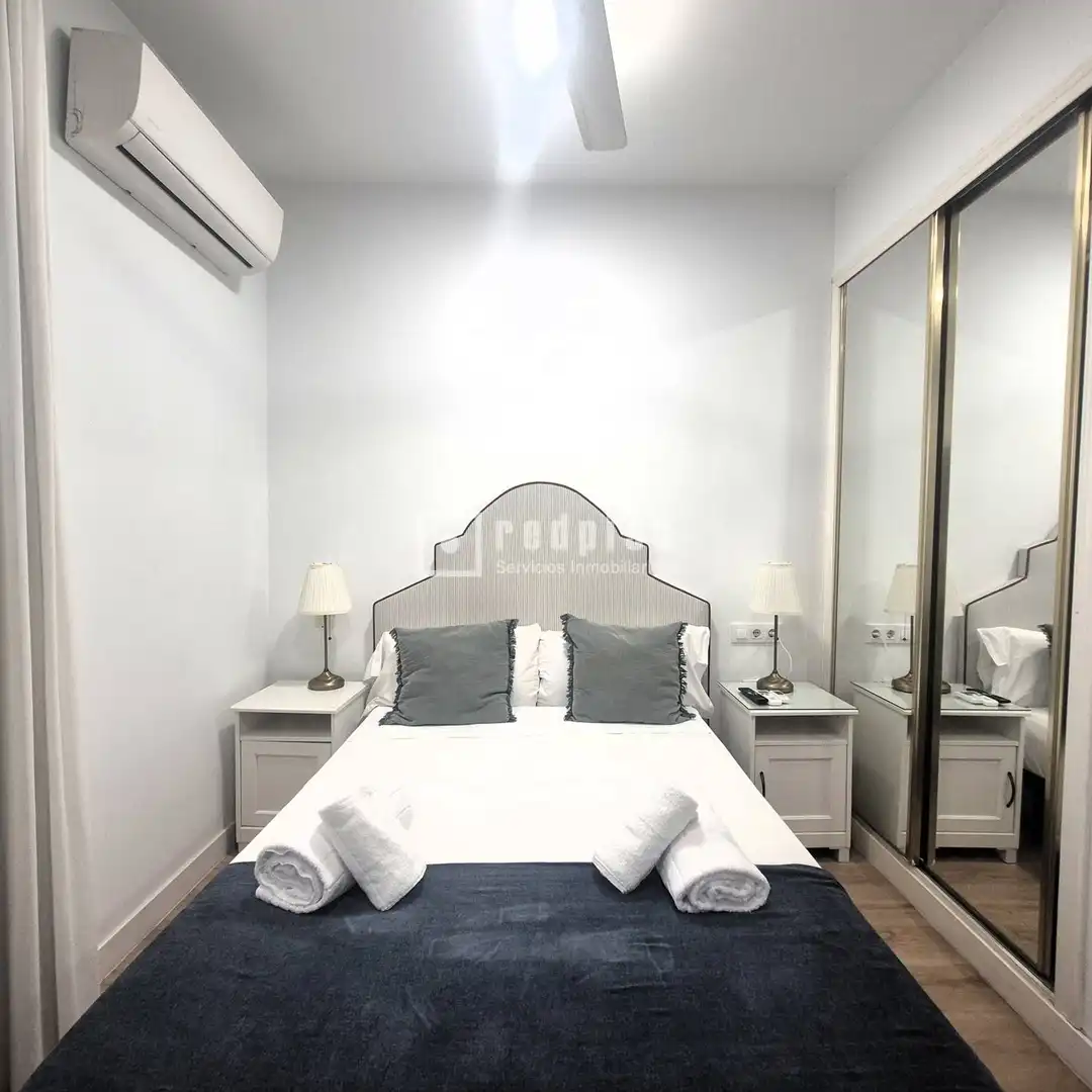 Dormitori de Apartament en venda en Sevilla amb Aire condicionat, Moblat i Alarma