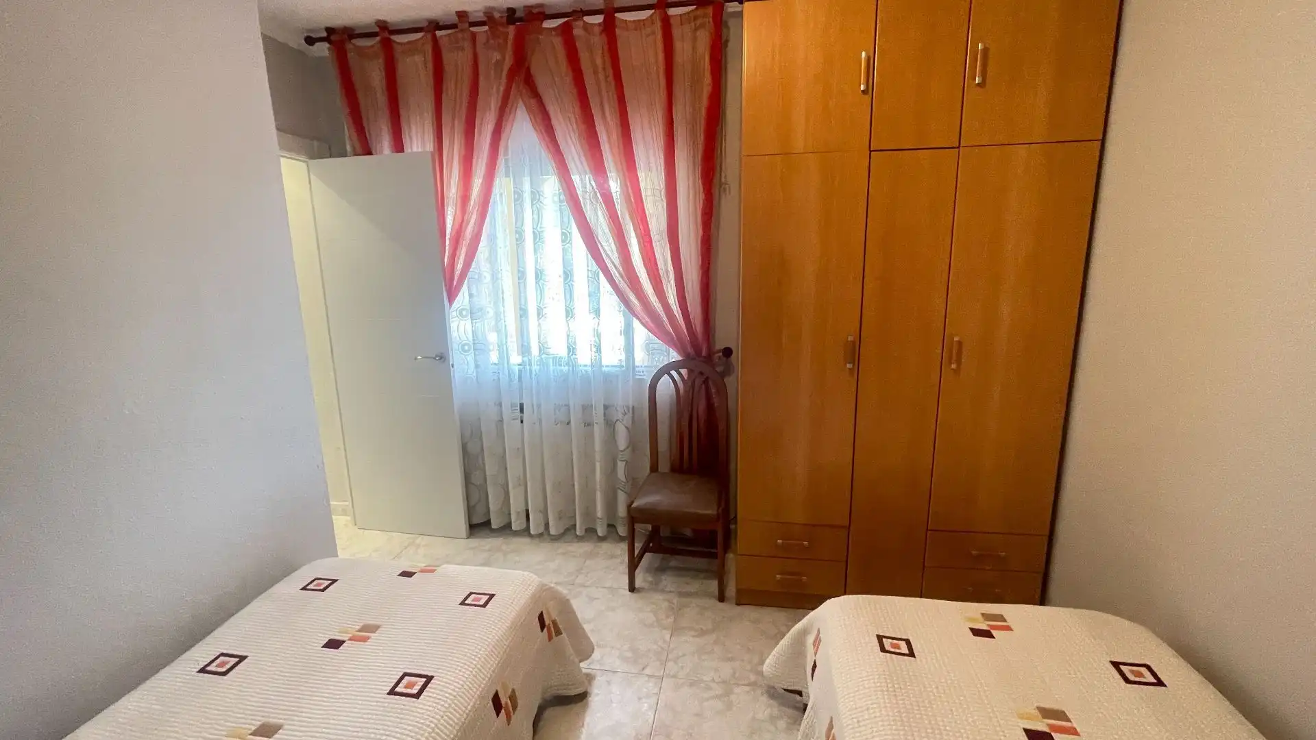 Dormitori de Casa o xalet en venda en Rubí amb Calefacció, Jardí privat i Terrassa