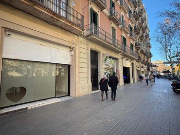 Locale commerciale in affitto a Sant Pau