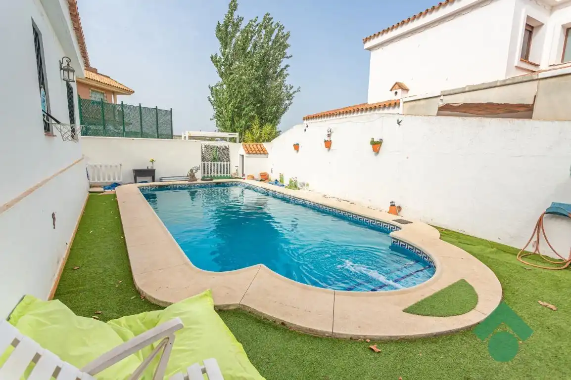 Piscina de Casa adosada en venda en Algeciras amb Jardí privat, Terrassa i Piscina