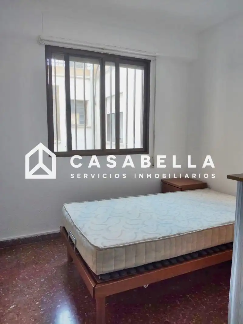 Bedroom of Flat for rent in Burjassot  with Air Conditioner, Heating and Furnished