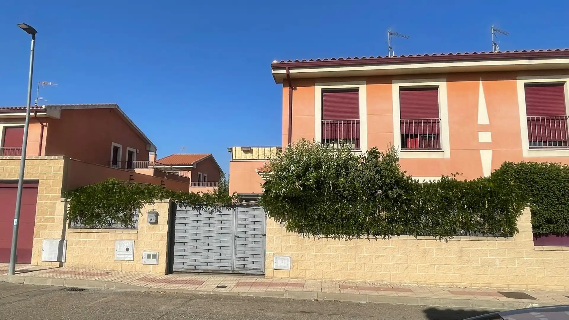 Exterior view of Houses for sale in Moraleja del Vino