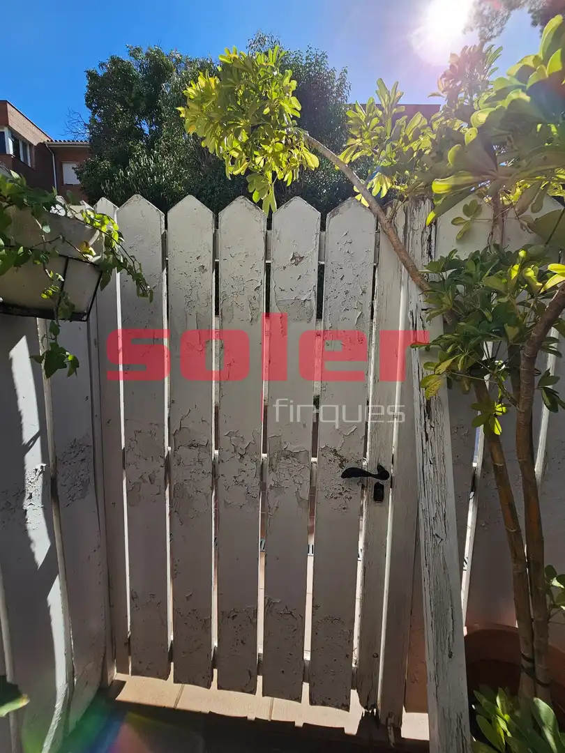 Exterior view of Detached homes for sale in Sant Cugat del Vallès  with Air Conditioner, Heating and Private garden