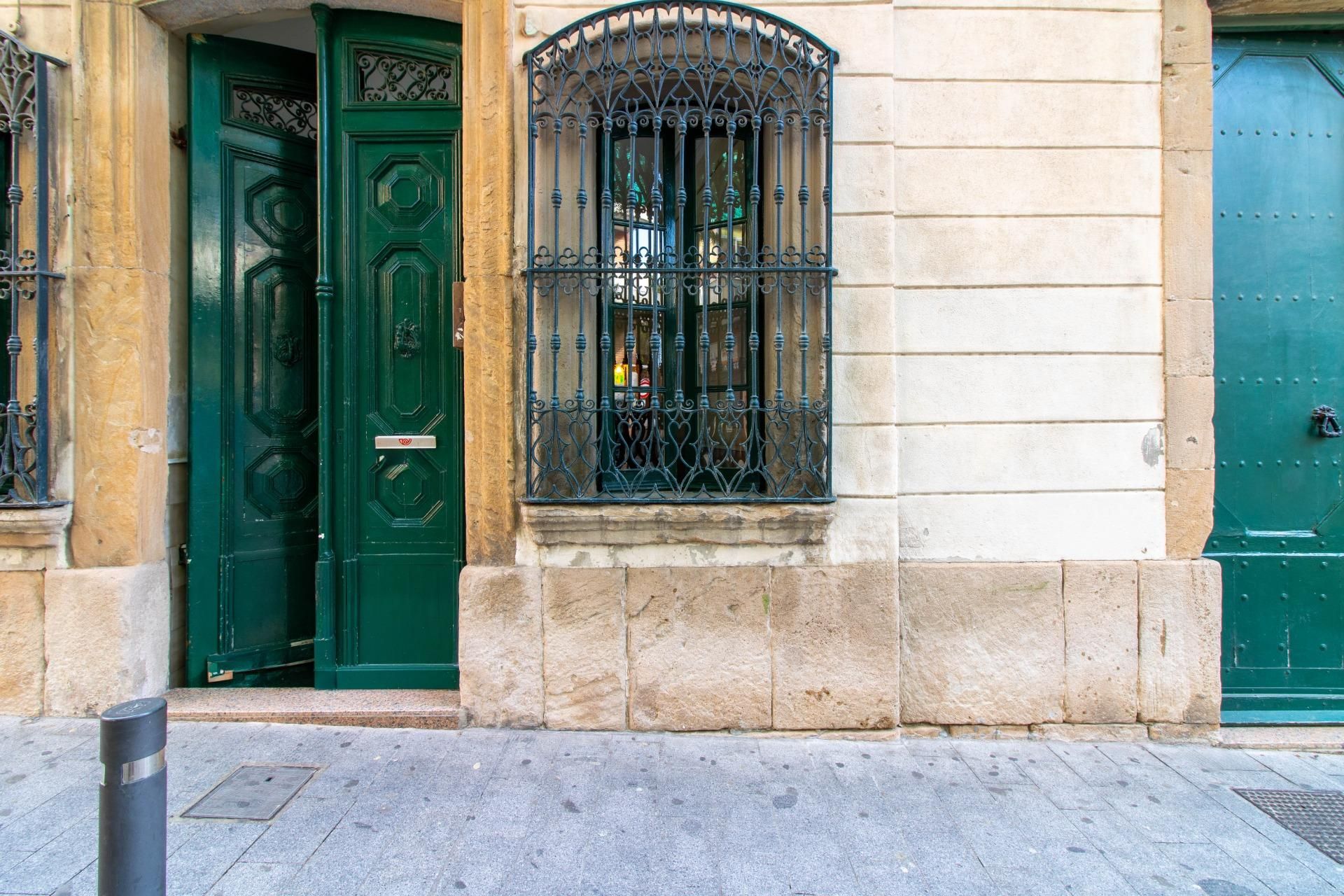 Vista exterior de Dúplex en venda en Santa Coloma de Gramenet amb Calefacció i Balcó