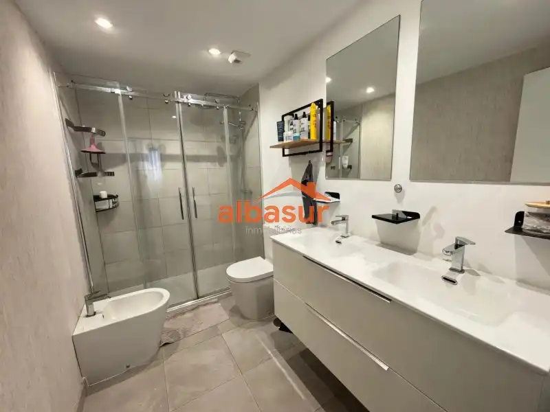 Bathroom of Flat for sale in Córdoba  with Air Conditioner, Terrace and Storage room