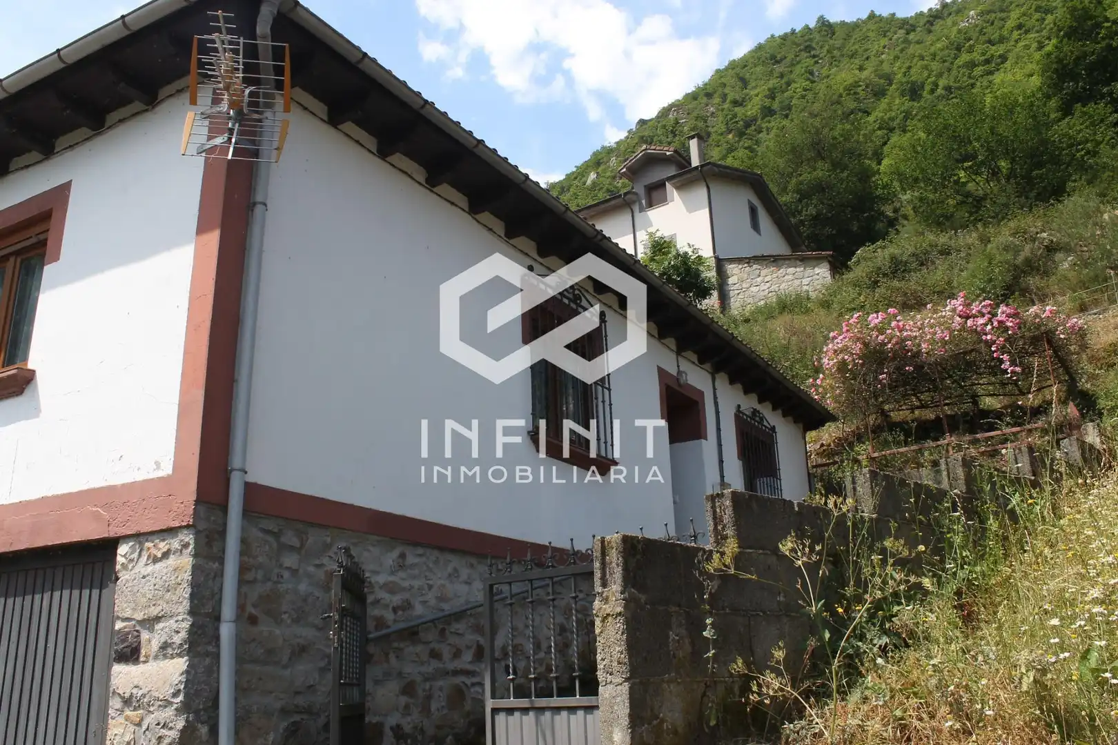 Vista exterior de Casa o chalet en venta en Somiedo con Calefacción, Jardín privado y Trastero