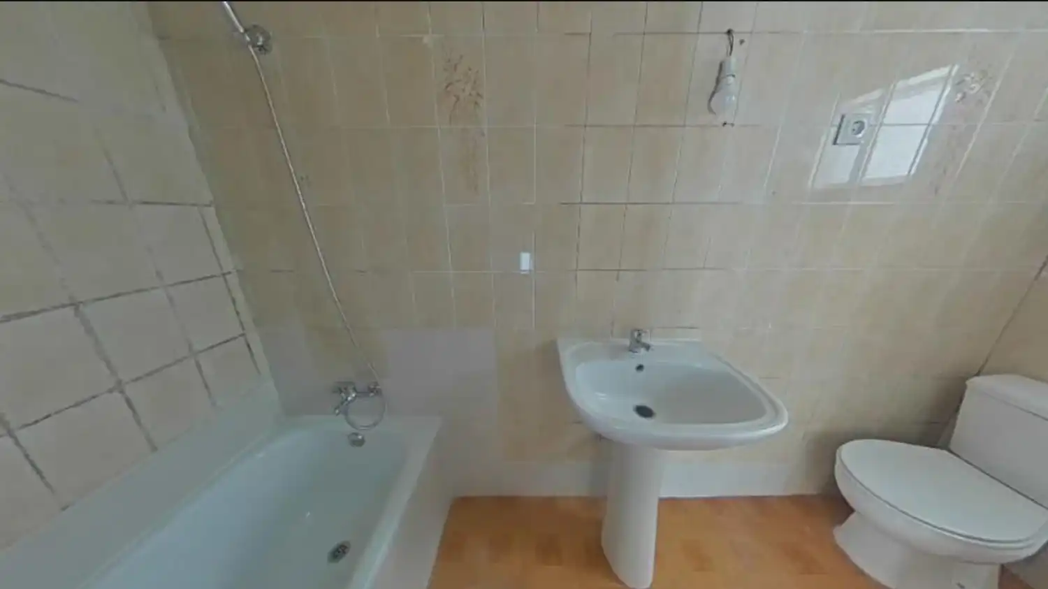 Bany de Àtic en venda en Santa Coloma de Gramenet amb Jardí privat i Forn