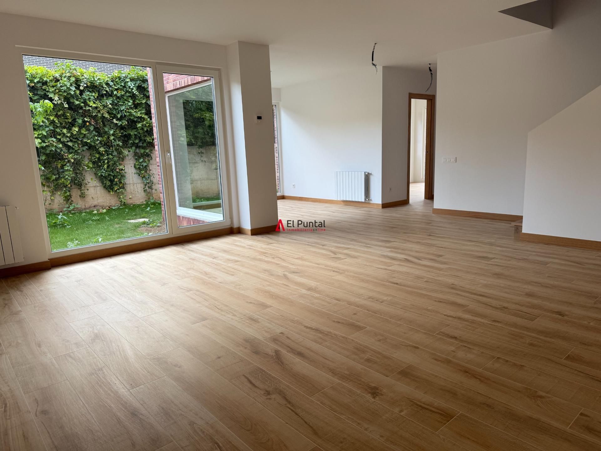 Sala d'estar de Casa adosada de lloguer en Piélagos amb Calefacció i Jardí privat