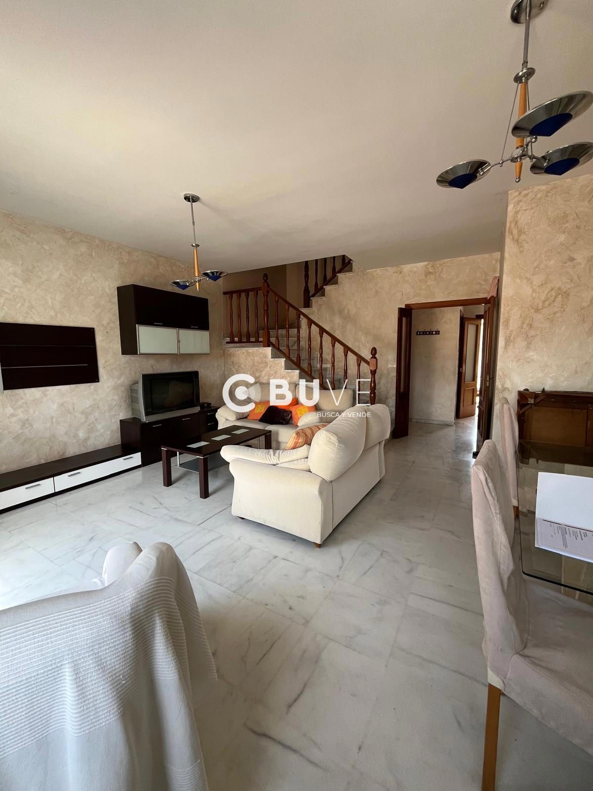 Sala d'estar de Casa adosada en venda en Espartinas amb Aire condicionat, Calefacció i Jardí privat