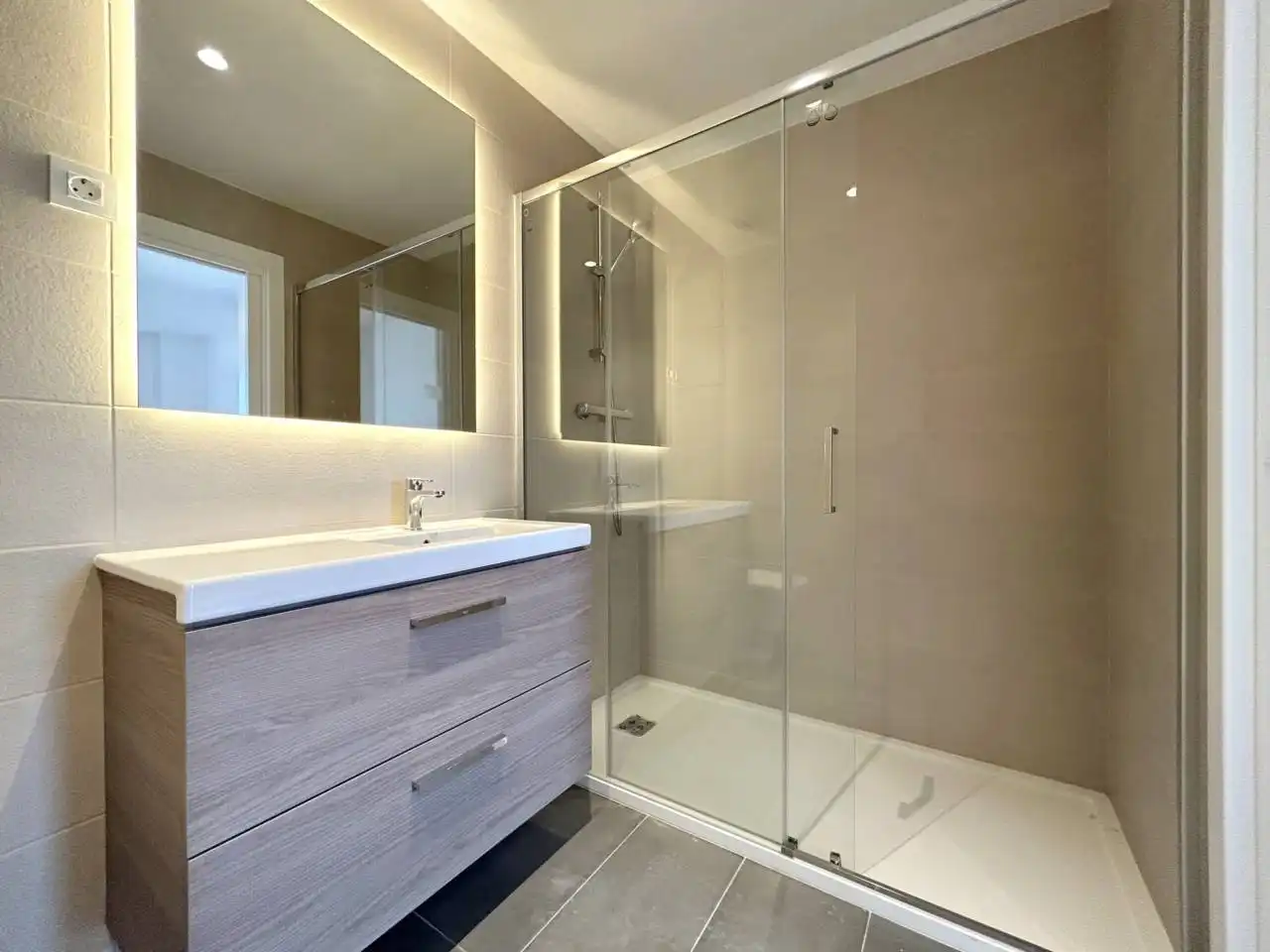 Flat with terrace to rent in Calle Concòrdia, imagen 8
