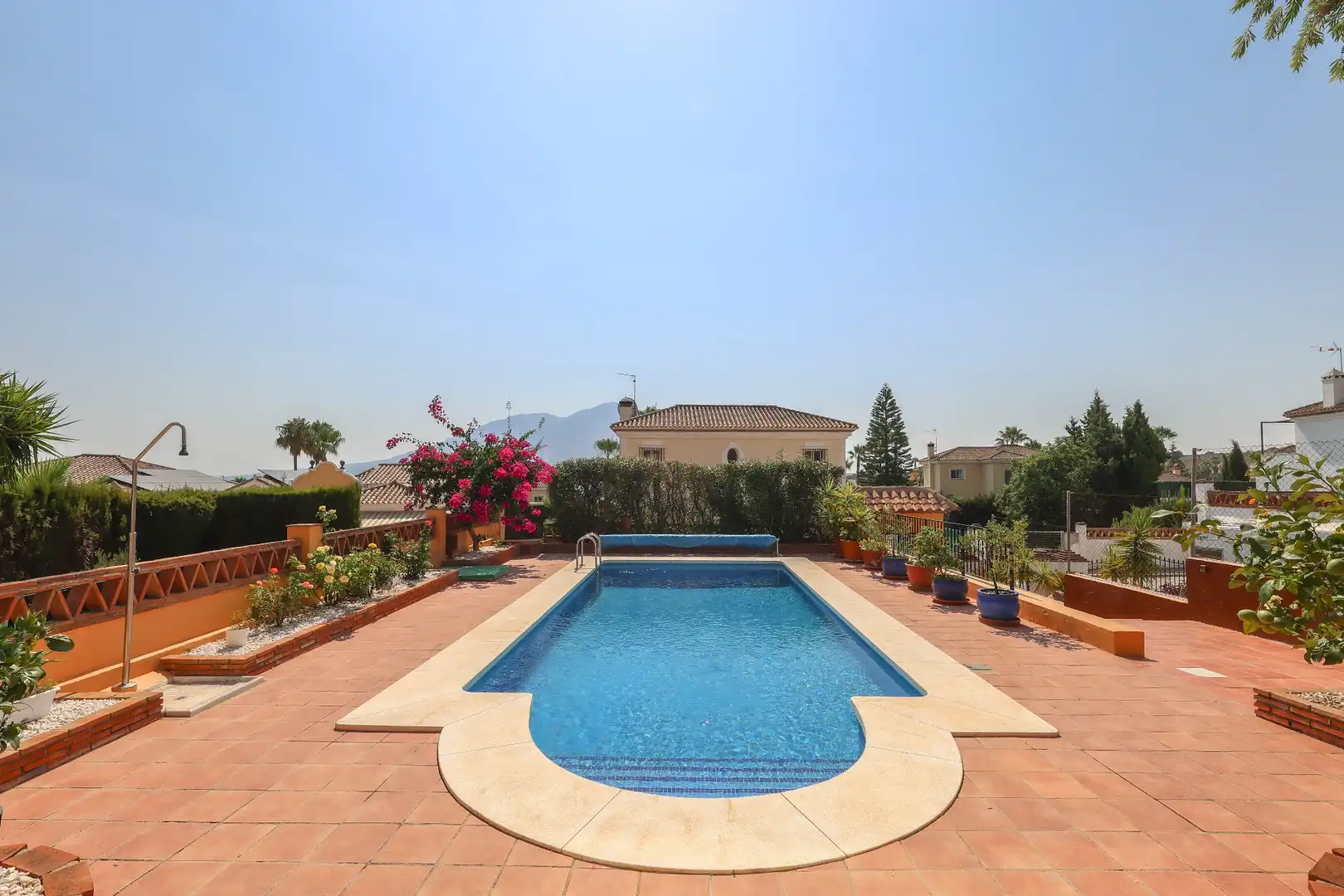 Swimming pool of Houses for sale in Coín