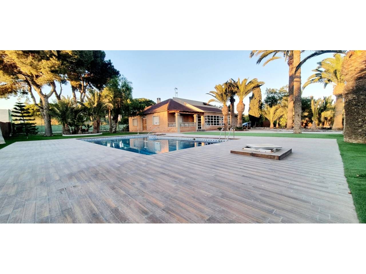 Piscina de Casa o xalet en venda en Roquetas de Mar amb Aire condicionat, Calefacció i Jardí privat