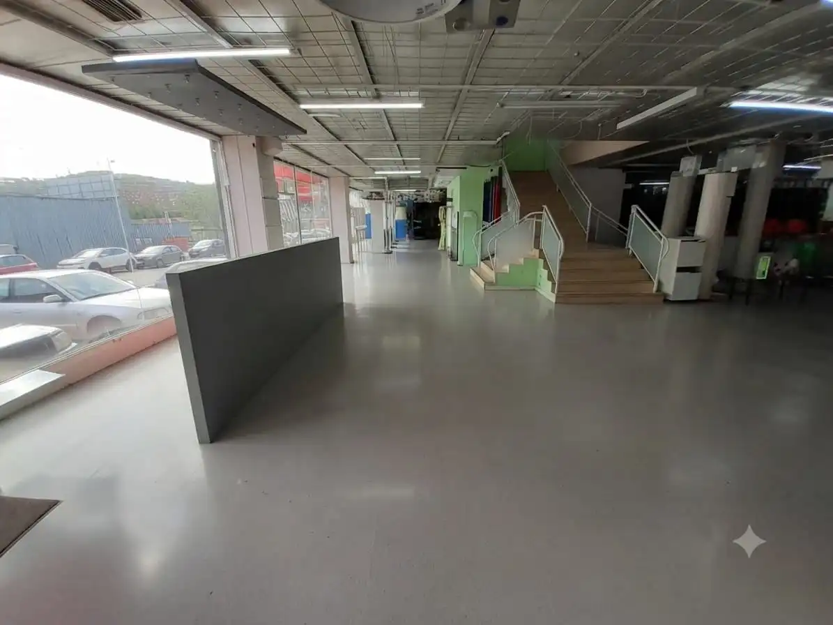 Industrial building for sale in Sud