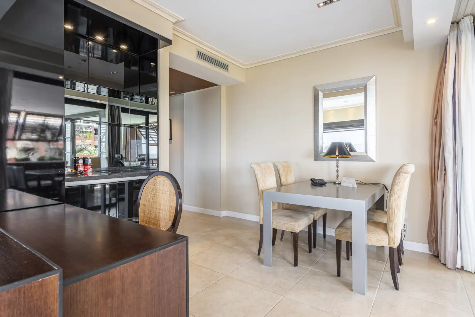 Comedor de Apartamento en venta en Marbella con Terraza, Piscina y Amueblado