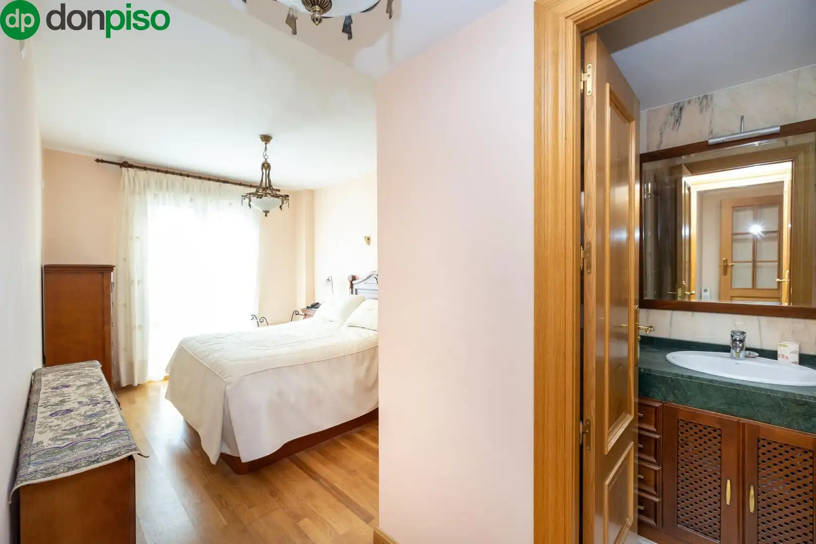 Bedroom of Flat for sale in Granada  with Air Conditioner, Heating and Terrace