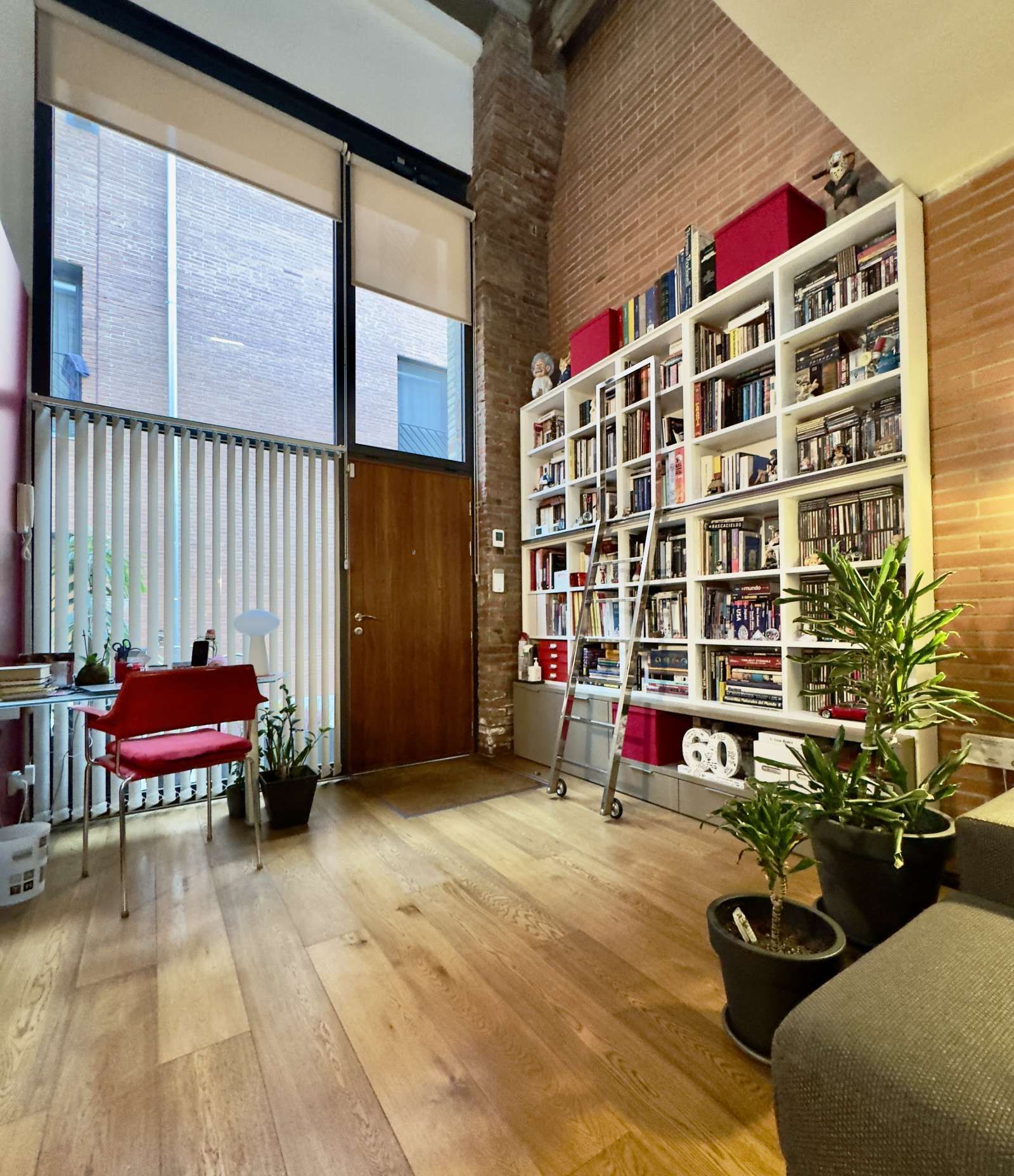 Living room of Study to share in  Barcelona Capital  with Air Conditioner, Heating and Terrace