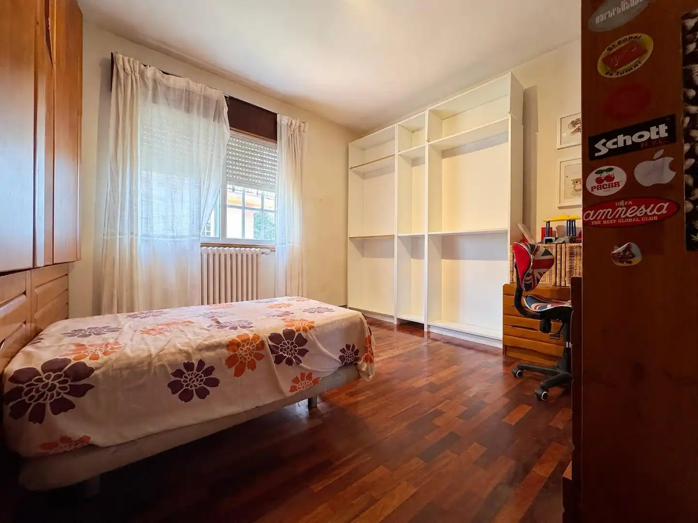 Dormitori de Casa o xalet en venda en Pontevedra Capital  amb Calefacció, Terrassa i Balcó