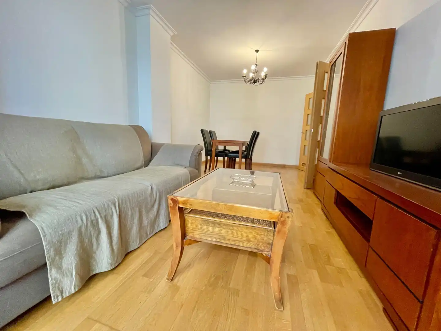 Sala d'estar de Pis en venda en Córdoba amb Aire condicionat, Calefacció i Parquet