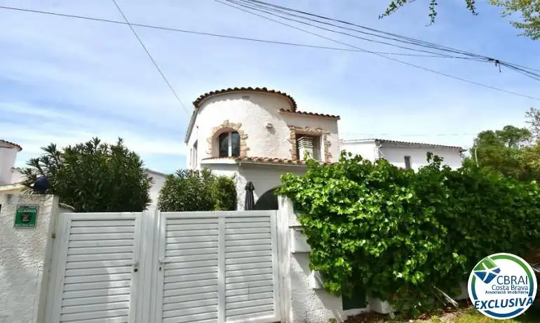 Vista exterior de Casa o xalet en venda en Empuriabrava amb Calefacció, Traster i Moblat