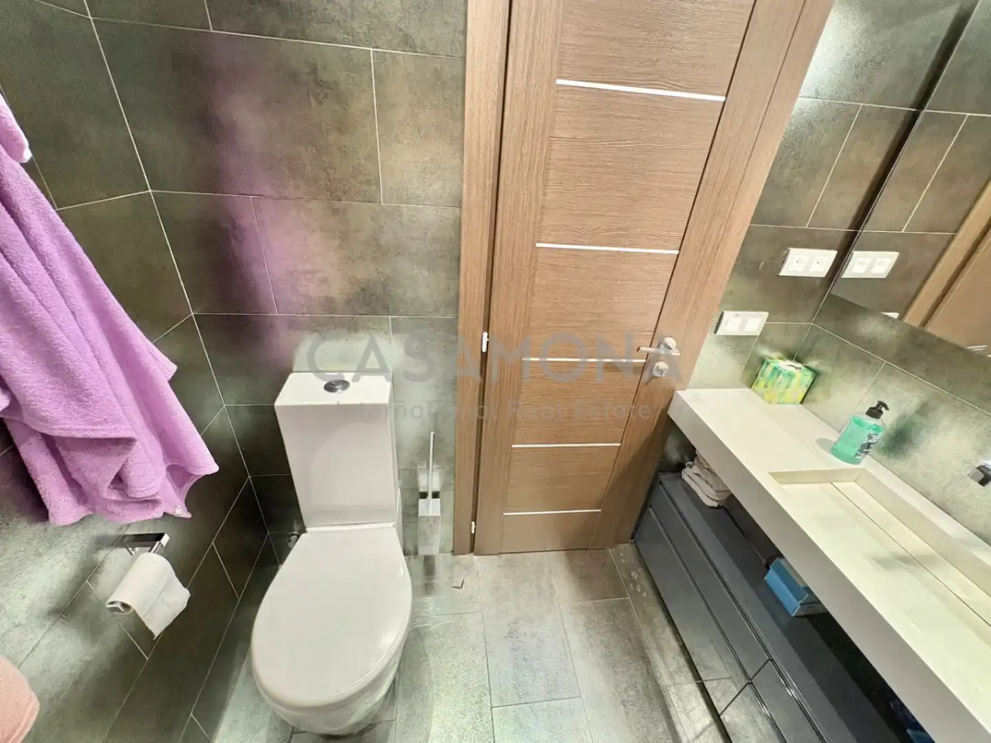 Badezimmer von Wohnungen zum Verkauf in Barcelona mit Klimaanlage, Heizung und Balkon