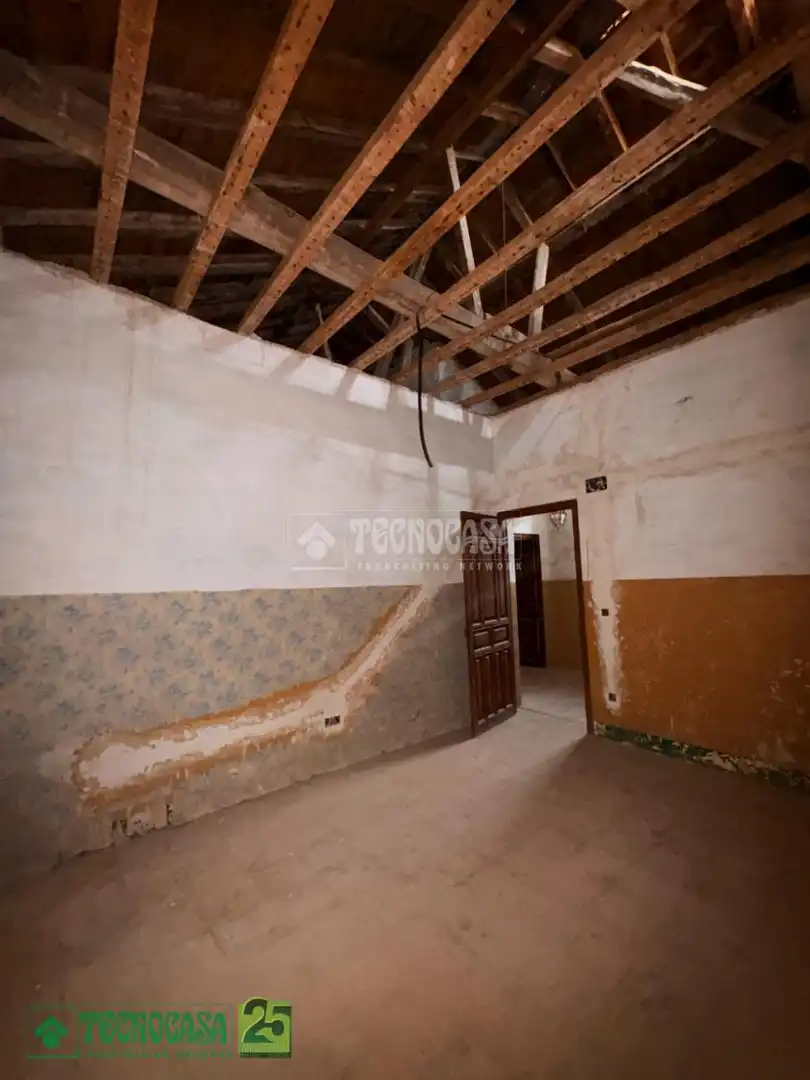Detached homes for sale in Dosbarrios  with Heating