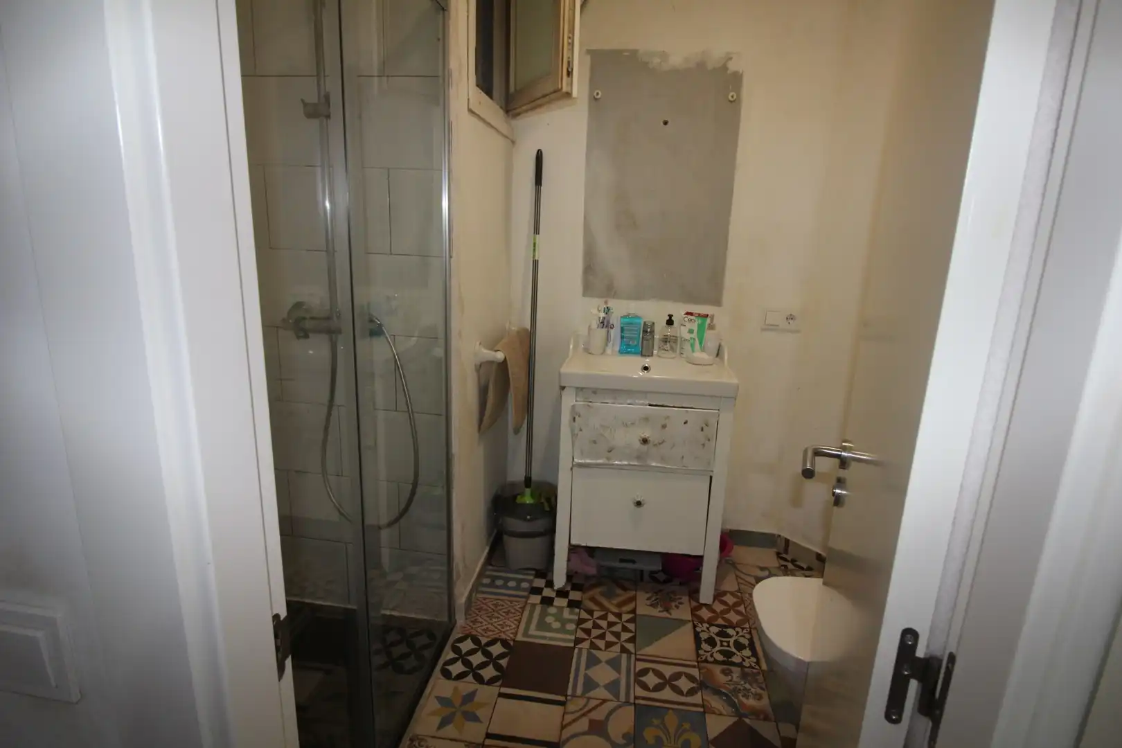 Bathroom of Flat for sale in Figueres  with Terrace and Storage room