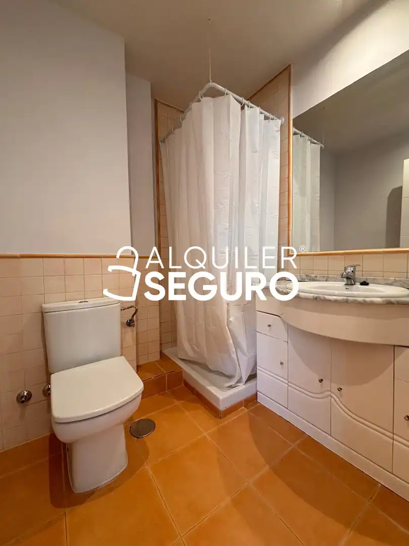 Bathroom of Attic for rent in Madrid  with Air Conditioner, Heating and Terrace