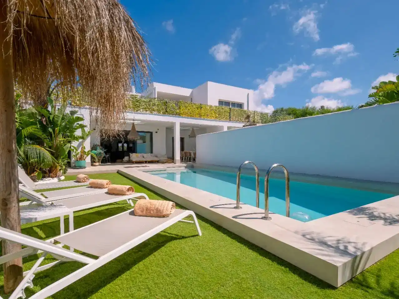 Piscina de Casa o xalet en venda en Conil de la Frontera amb Aire condicionat, Jardí privat i Terrassa