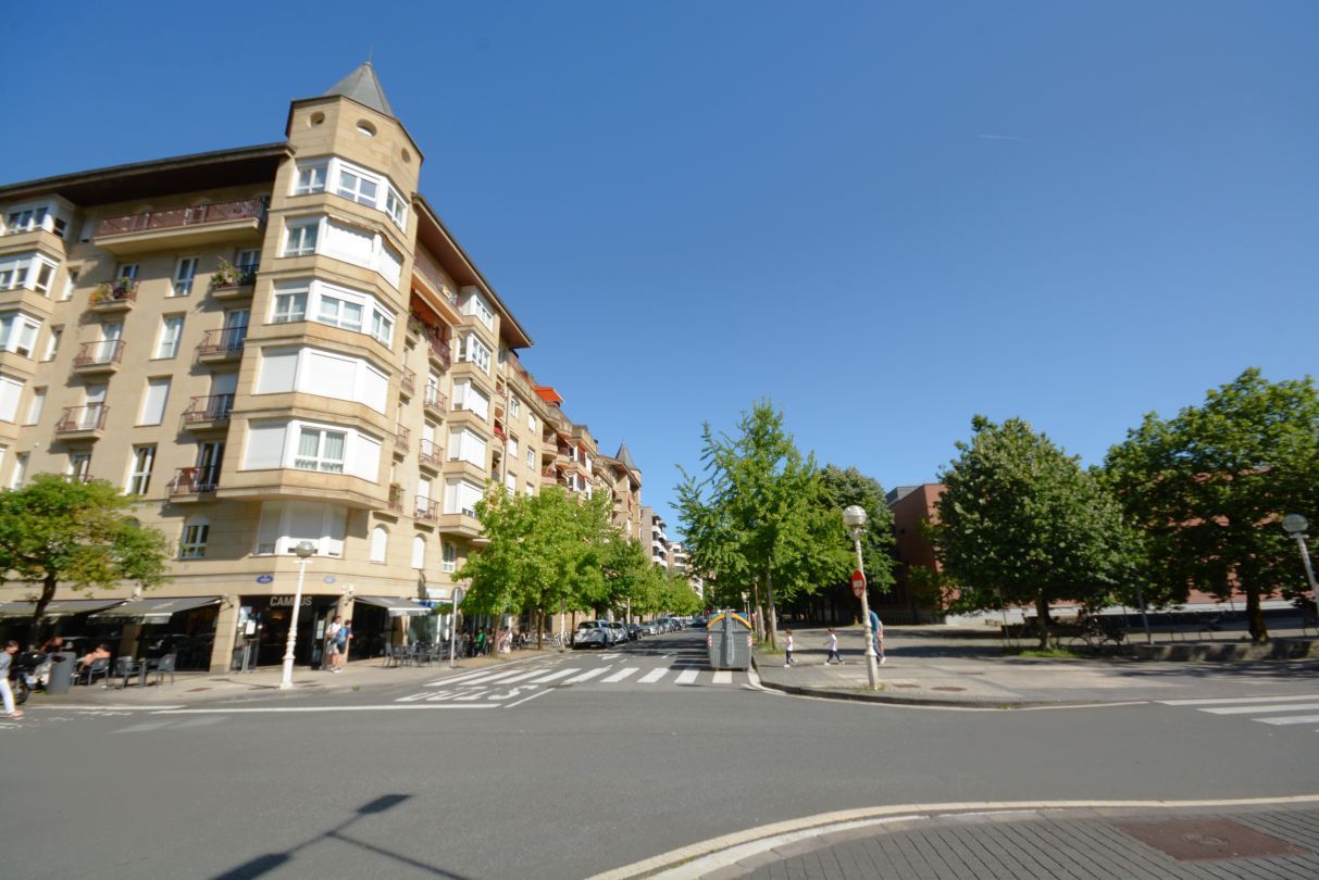 Vista exterior de Piso en venta en Donostia - San Sebastián  con Calefacción, Jardín privado y Terraza