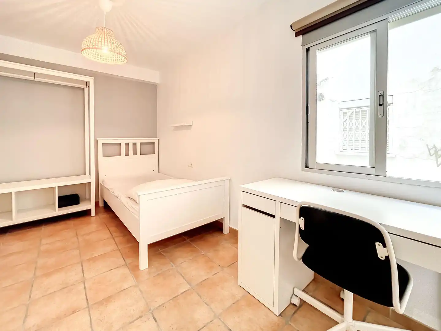 Habitación de Piso para compartir en Valencia con Aire acondicionado y Amueblado