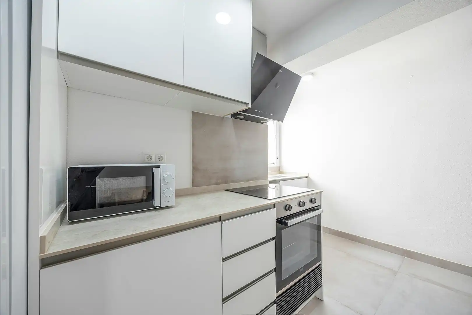 Kitchen of Flat for share in Valencia  with Washing machine and TV