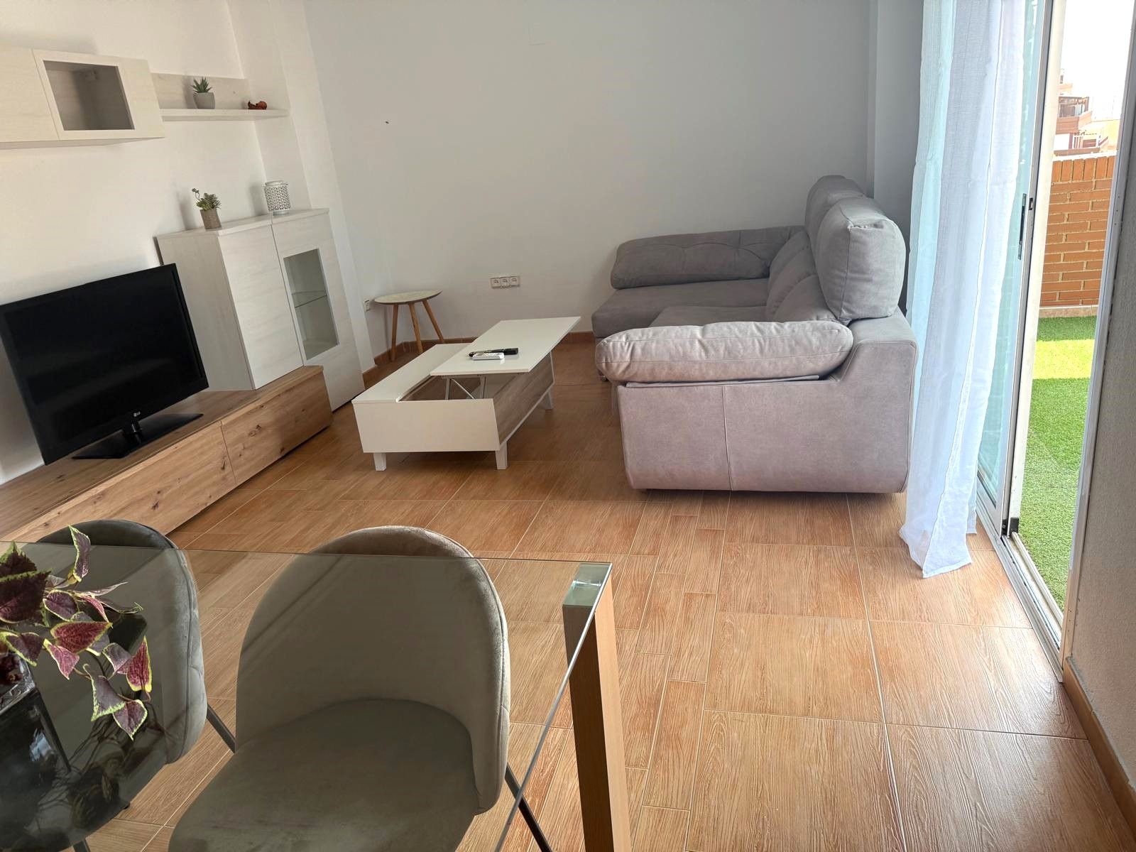Living room of Flat to rent in  Almería Capital  with Air Conditioner, Private garden and Terrace