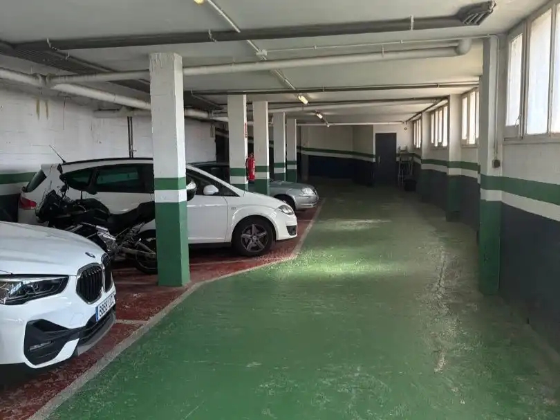 Parking de Local en venta en Santa Coloma de Gramenet con Terraza