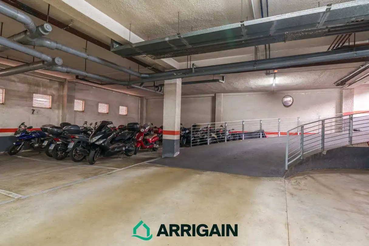 Parking de Piso en venta en Donostia - San Sebastián  con Calefacción, Trastero y Balcón