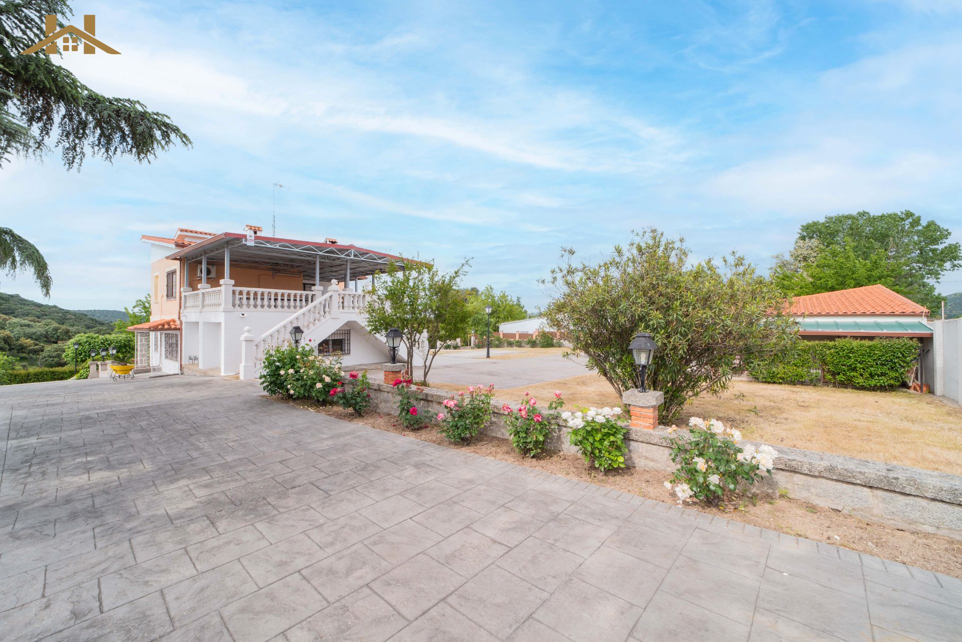 Vista exterior de Casa o xalet en venda en Aldea del Fresno amb Aire condicionat, Calefacció i Jardí privat