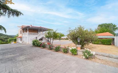 Exterior view of House or chalet for sale in Aldea del Fresno  with Air Conditioner, Heating and Private garden